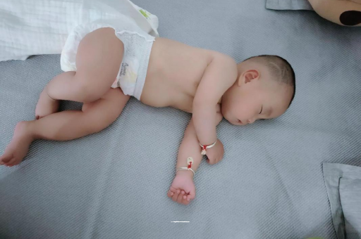 邹平三个月宝宝抬头不稳 邹平三个月宝宝抬头不稳